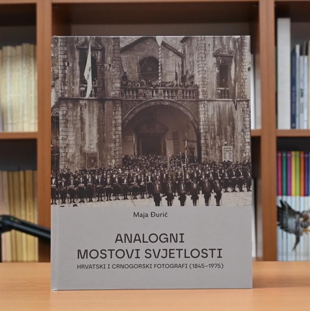 Analogni mostovi svjetlosti: 130 godina vizuelne razmjene