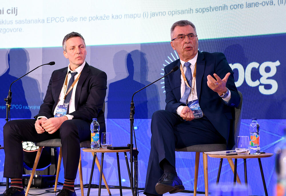 <p>Predsjednik Odbora direktora EPCG Milutin Đukanović je istakao da je EPCG u prethodne tri godine realizovao projekte vrijedne oko 220 miliona eura</p>