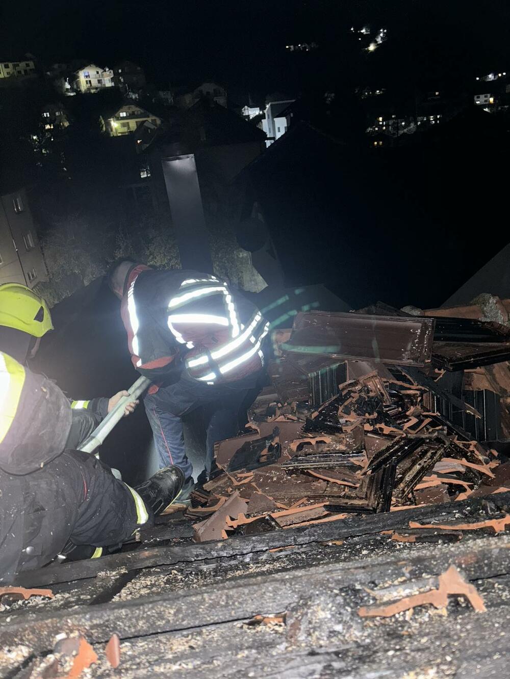 Bijelo Polje: Ugašen požar na kući Selmana Mujezinovića, nije bilo...