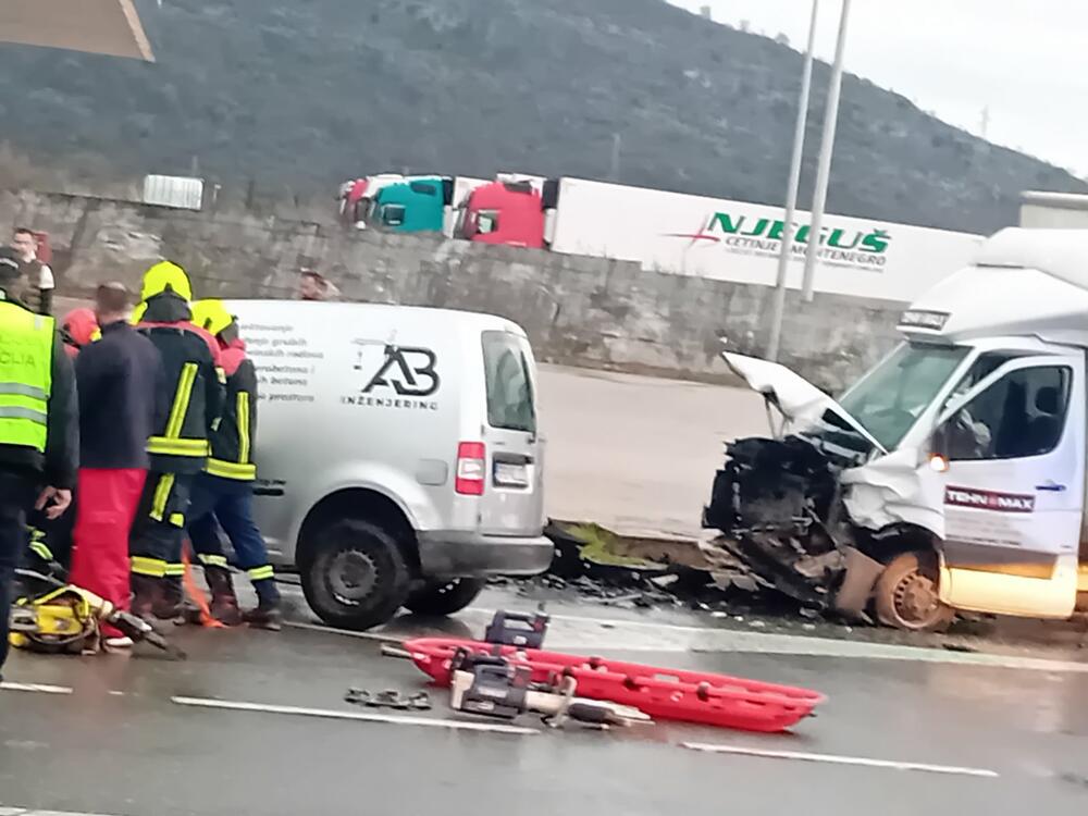Barutana: Sudar automobila i teretnog vozila, povrijeđene tri osobe