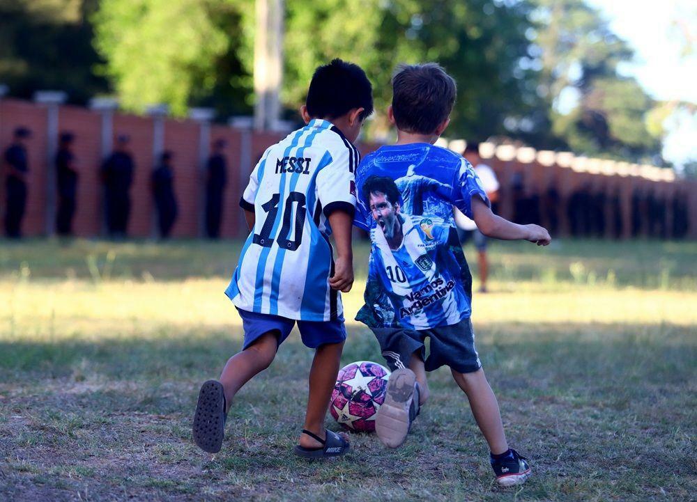 Zašto su fudbalski dresovi preskupi
