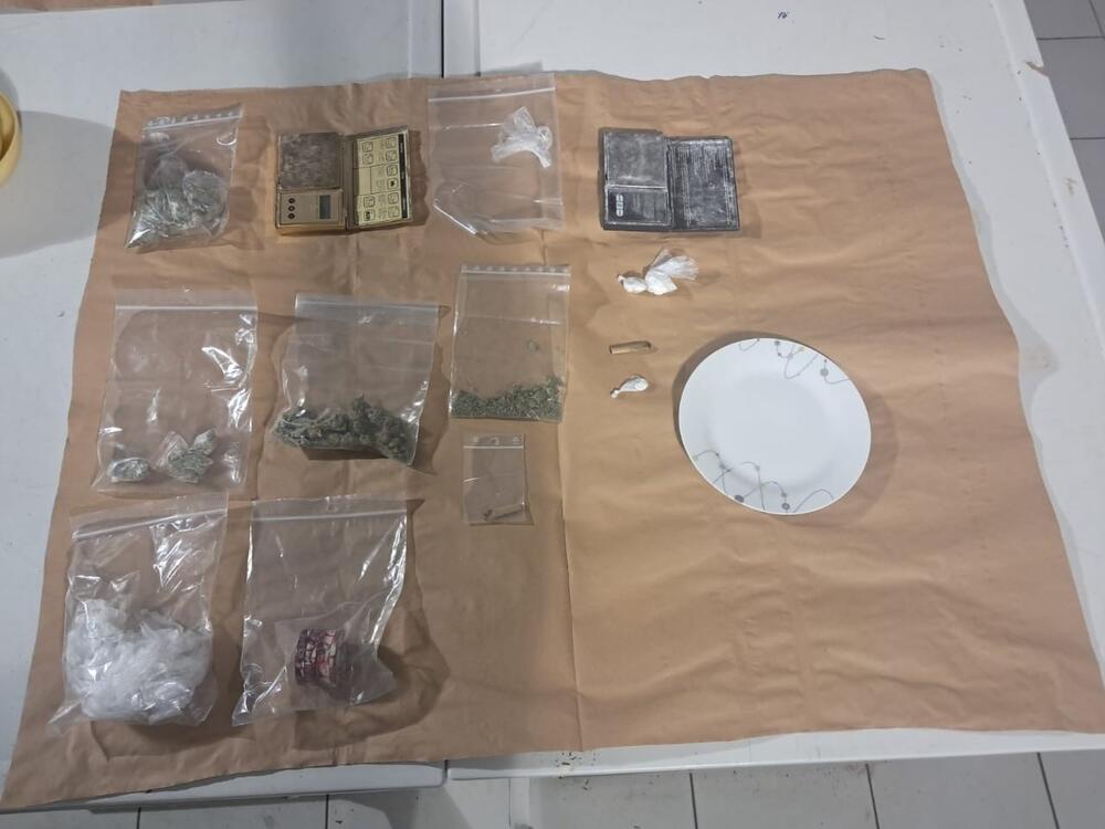 UP: Uhapšene dvije osobe u Podgorici, pronađeni kokain, marihuana,...