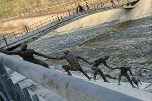 Statua ovjekovječila trenutak humanost