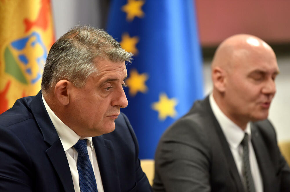 <p>Državni sekretar Ministarstva unutrašnjih poslova (MUP) Novica Obradović je na konferenciji za medije povodom do sada preduzetih aktivnosti na kontroli biračkog spiska, rekao da je ministar unutrašnjih poslova Danilo Šaranović u februaru prošle godine oformio radnu grupu koja se bavi kontrolom biračkog spiska</p>