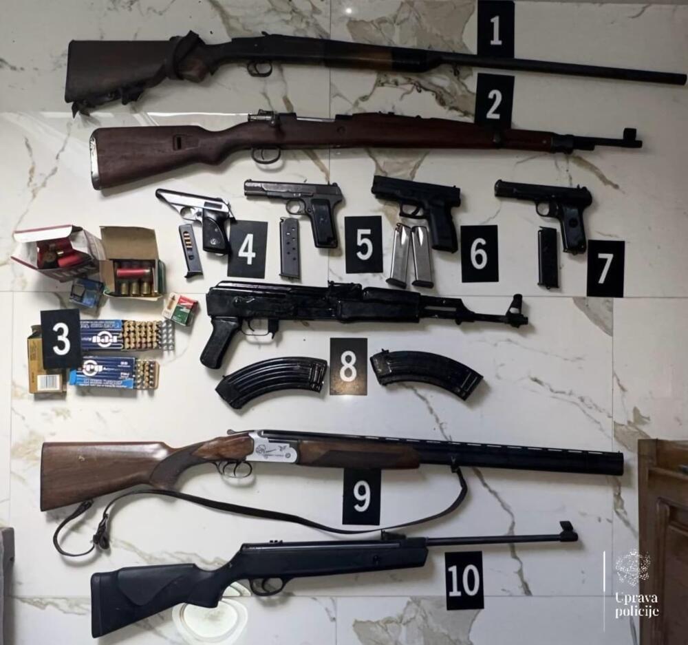 U Ulcinju zaplijenjeno 11 komada oružja i municija