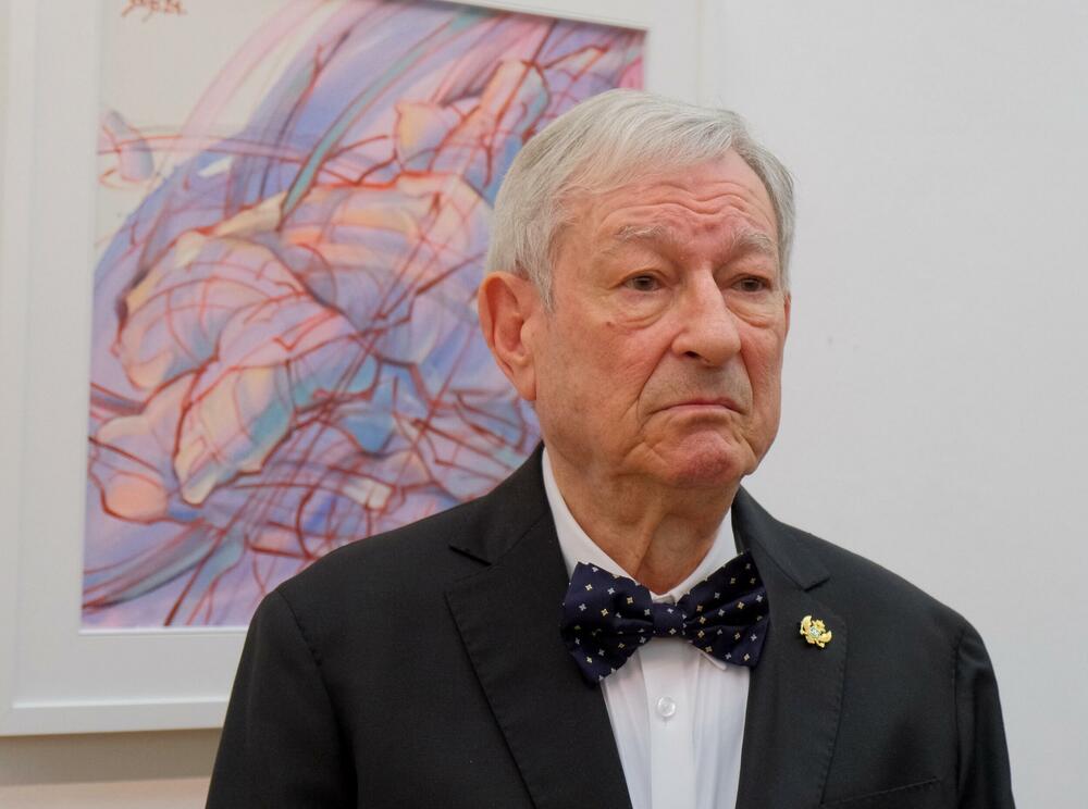 <p>Jubilarna izložba pokazala da crnogorska likovna scena ostaje vitalna, autentična i duboko povezana sa društvom</p>