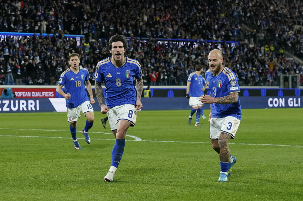 Tonali i Dimarko proslavljaju gol protiv Sjeverne Irske, Foto: Reuters