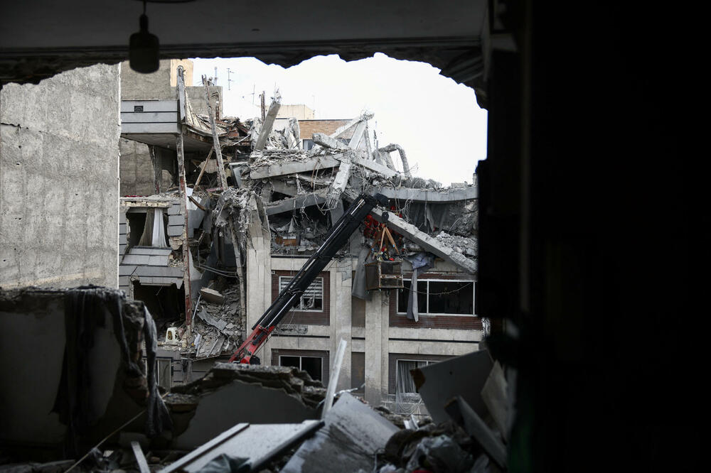 Zgrada u Teheranu oštećena u napadu, Foto: Reuters