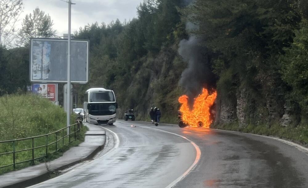 Budva: Indijci vozili kvad koji se zapalio nakon sudara sa...