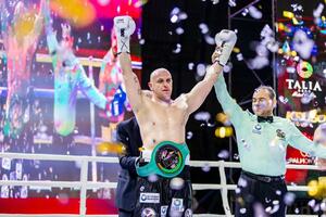 Zvjezdan Vidaković pobjedu poklonio Novom, sebi opasao WBC Silver...