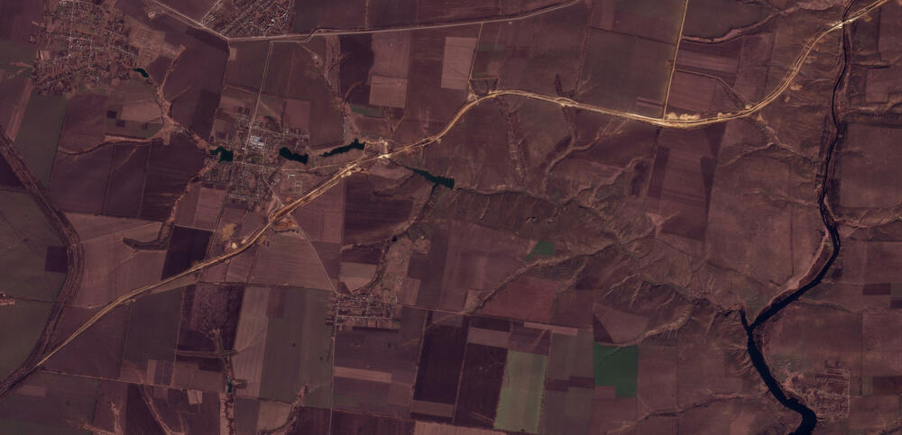 Satelitski snimak prikazuje izgradnju željezničke pruge u Novoselivki, u Donjeckoj oblasti u Ukrajini, 28. februara 2024.