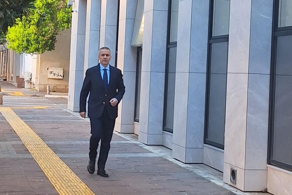 Veljović ispred Višeg suda, Foto: Komnen Radević