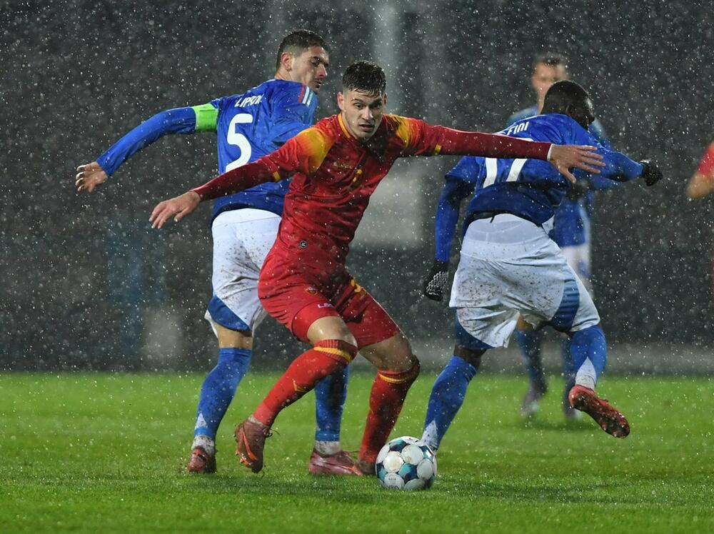 Mladi fudbaleri protiv najboljih