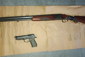 Pretresom u Podgorici pronađeni puška i startni pištolj, uhapšena...