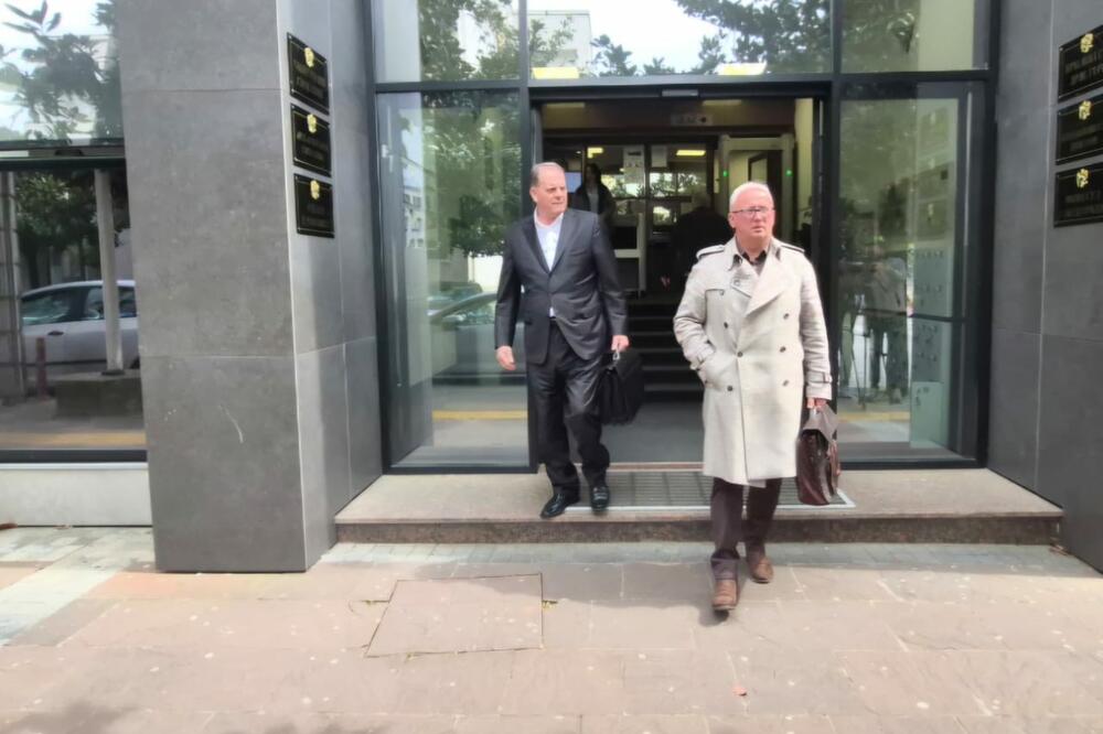 Migo Stijepović izlazi iz Viseg suda sa advokatom Akovićem, Foto: Komnen Radević