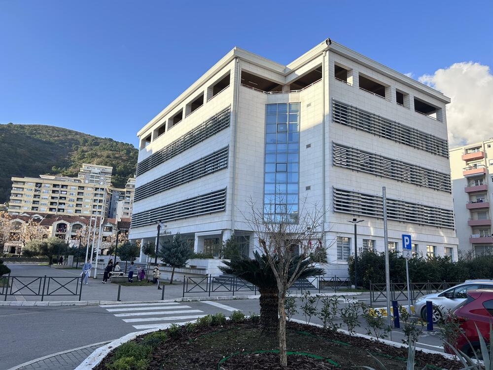 Zgrada Akademija znanja u Budvi ponovo bez dozvole