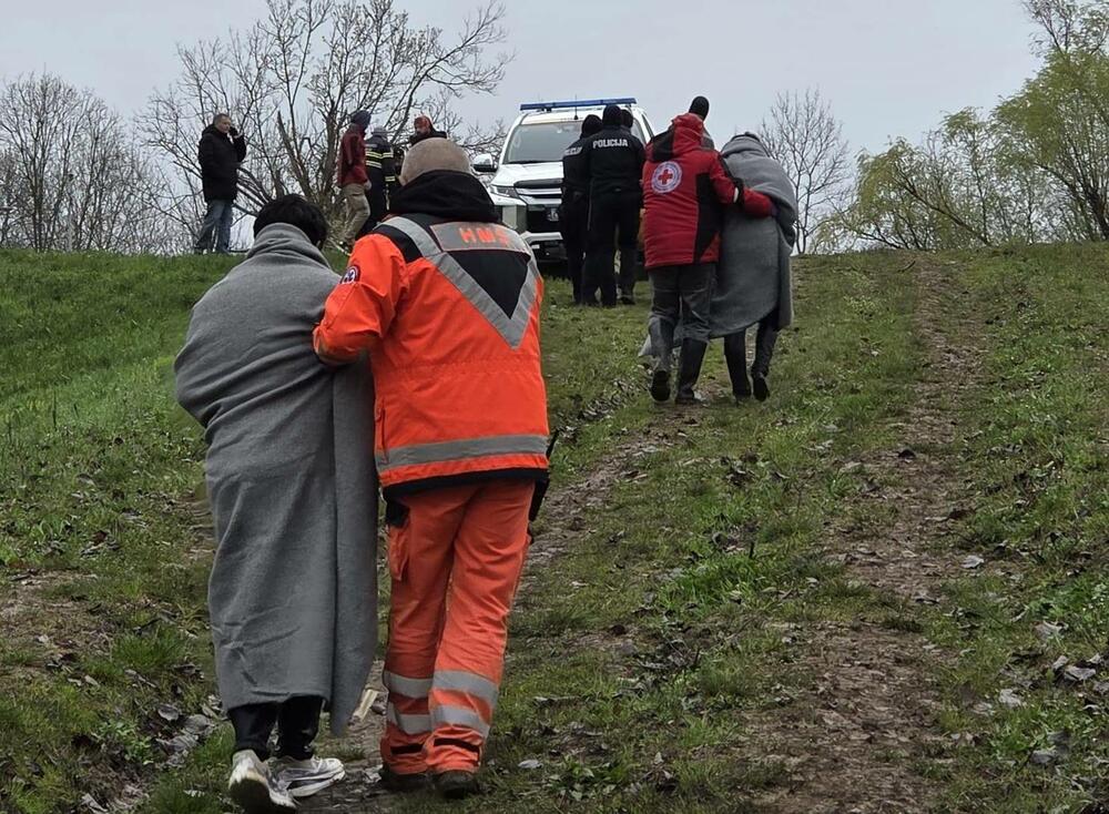 Hrvatski ministar: Iz Save kod Babine Grede spaseno 30 migranata