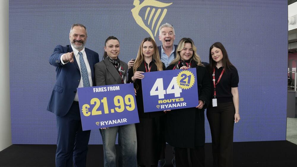 <p>Ryanair, jedina niskotarifna aviokompanija u Albaniji, juče  (srijeda, 1. april) zvanično je otvorila svoju bazu na Aerodromu Tirana (TIA) sa 4 aviona (investicija od 400 miliona USD)</p>