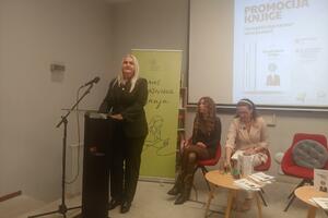 &ldquo;Kvadratura kruga&rdquo;, stihovi koji spajaju nespojivo