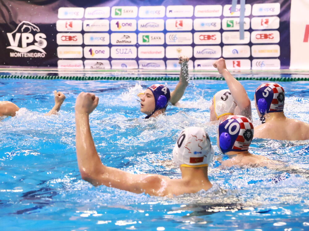 Pobjeda i poraz za mlade ajkule na startu jakog turnira u Budvi