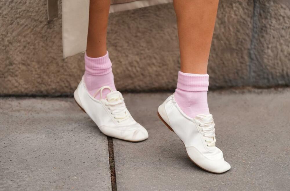 Zaboravite robusno: Satenske patike - neodoljivi spoj udobnosti i...