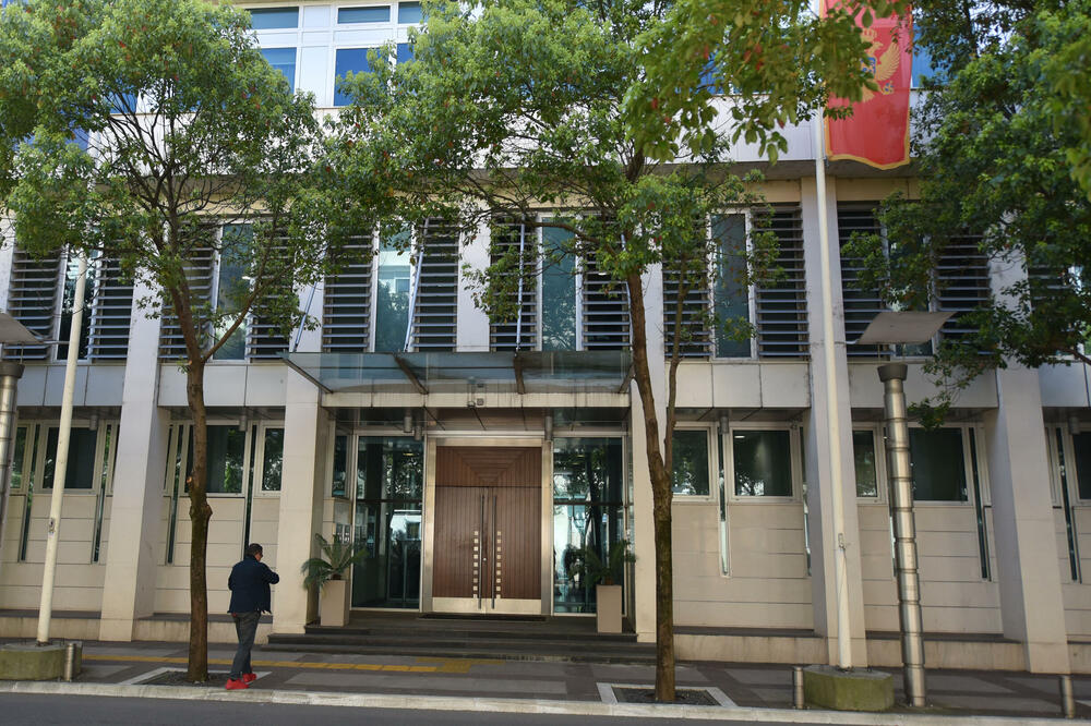 Naplata prihoda veća za 5,8 odsto nego lani: Zgrada Vlade, Foto: BORIS PEJOVIC