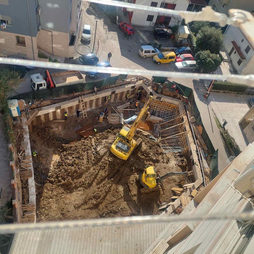 Sumnja na nezakonitu gradnju u centru Budve: Stanari zgrade u...