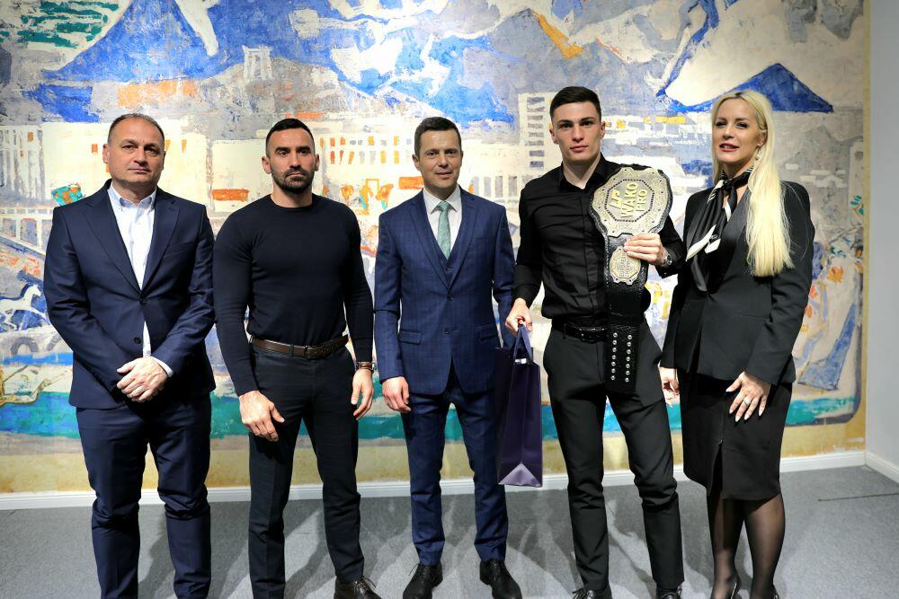 Čađenović na prijemu kod gradonačelnika: Podgorica uvažava šampione