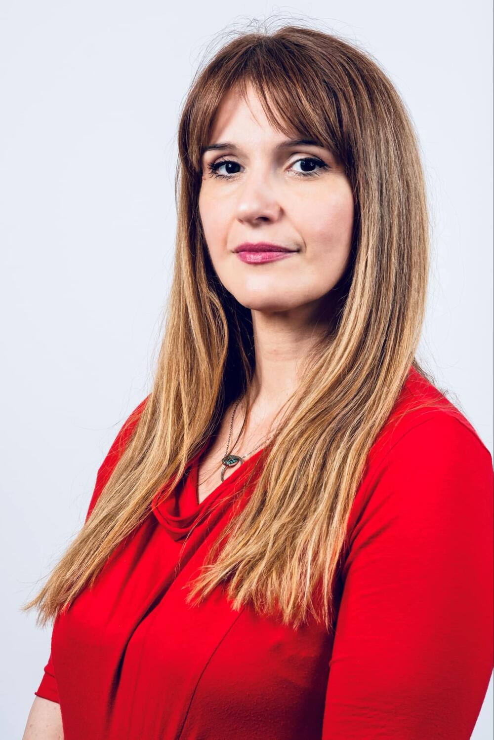 Vujisić svedenim izrazom oblikuje tenzije savremenog života