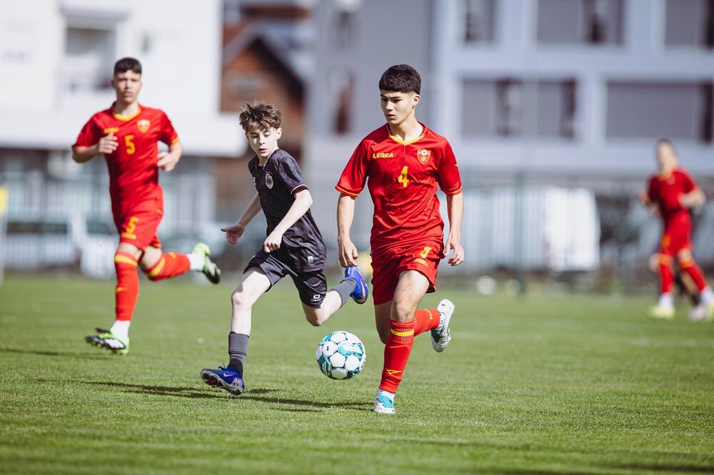 <p>Selekcije Crne Gore i Slovenije do 14 godina, ali i Totenhema, Intera, Aston Vile, Partizana, Vulverhemptona i Antverpena, uveličali su događaj</p>