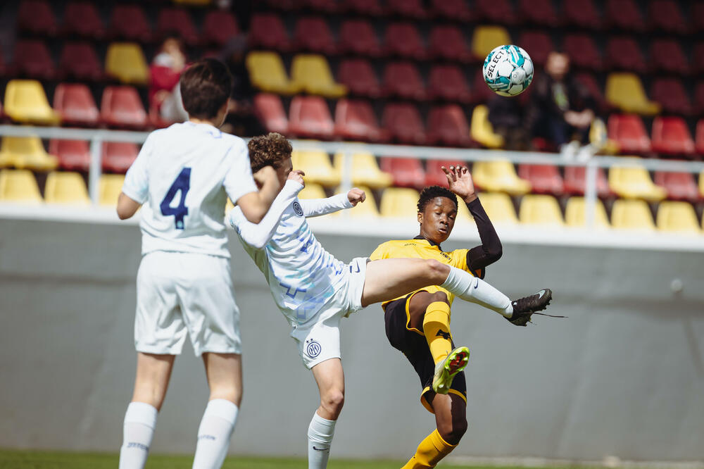 <p>Selekcije Crne Gore i Slovenije do 14 godina, ali i Totenhema, Intera, Aston Vile, Partizana, Vulverhemptona i Antverpena, uveličali su događaj</p>