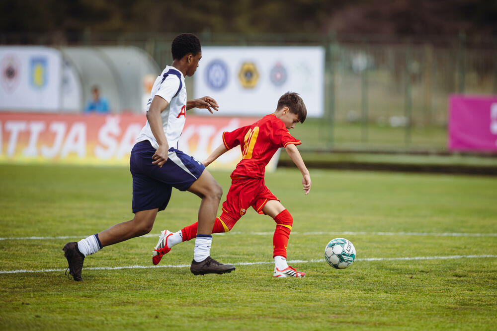 <p>Selekcije Crne Gore i Slovenije do 14 godina, ali i Totenhema, Intera, Aston Vile, Partizana, Vulverhemptona i Antverpena, uveličali su događaj</p>