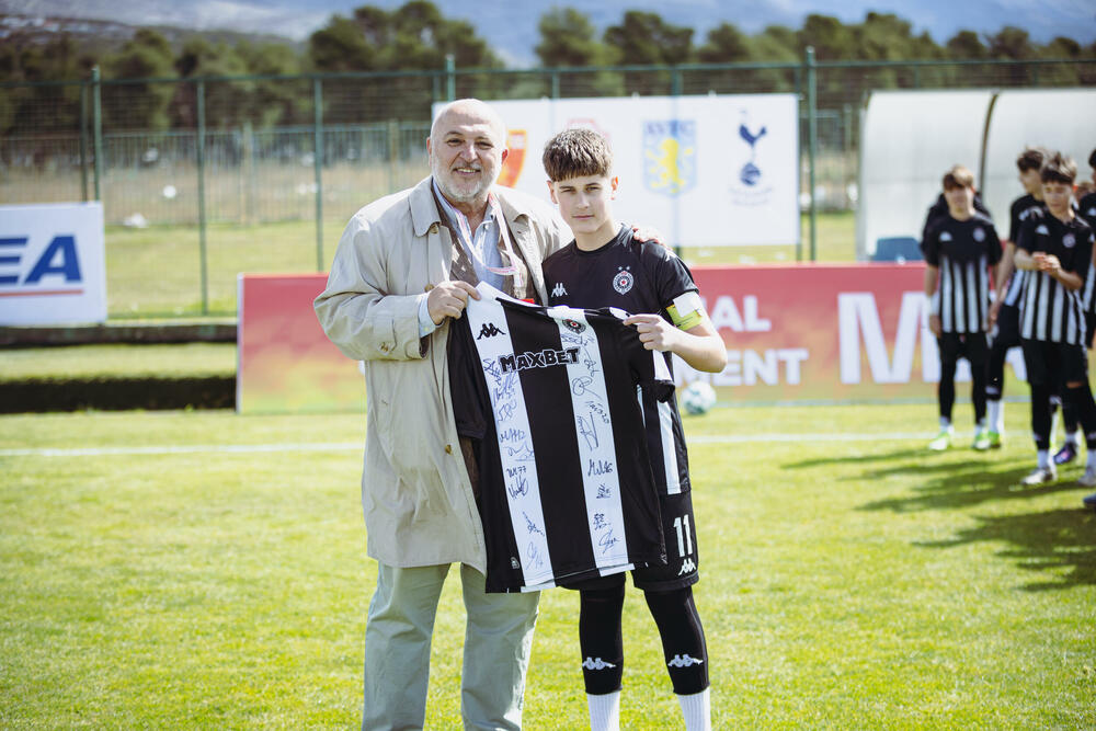 <p>Selekcije Crne Gore i Slovenije do 14 godina, ali i Totenhema, Intera, Aston Vile, Partizana, Vulverhemptona i Antverpena, uveličali su događaj</p>