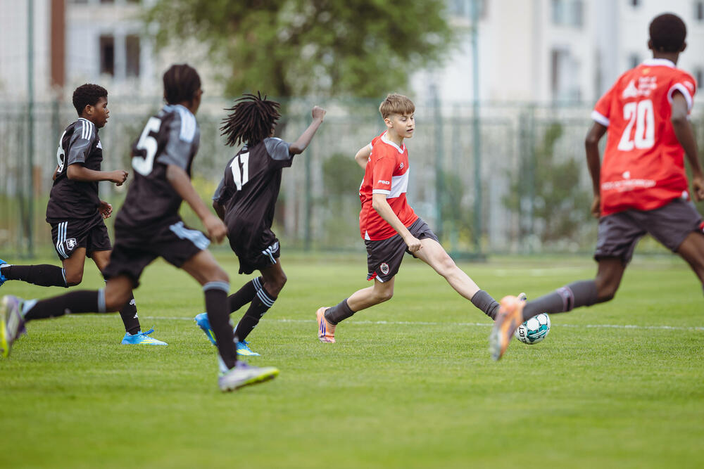 <p>Selekcije Crne Gore i Slovenije do 14 godina, ali i Totenhema, Intera, Aston Vile, Partizana, Vulverhemptona i Antverpena, uveličali su događaj</p>