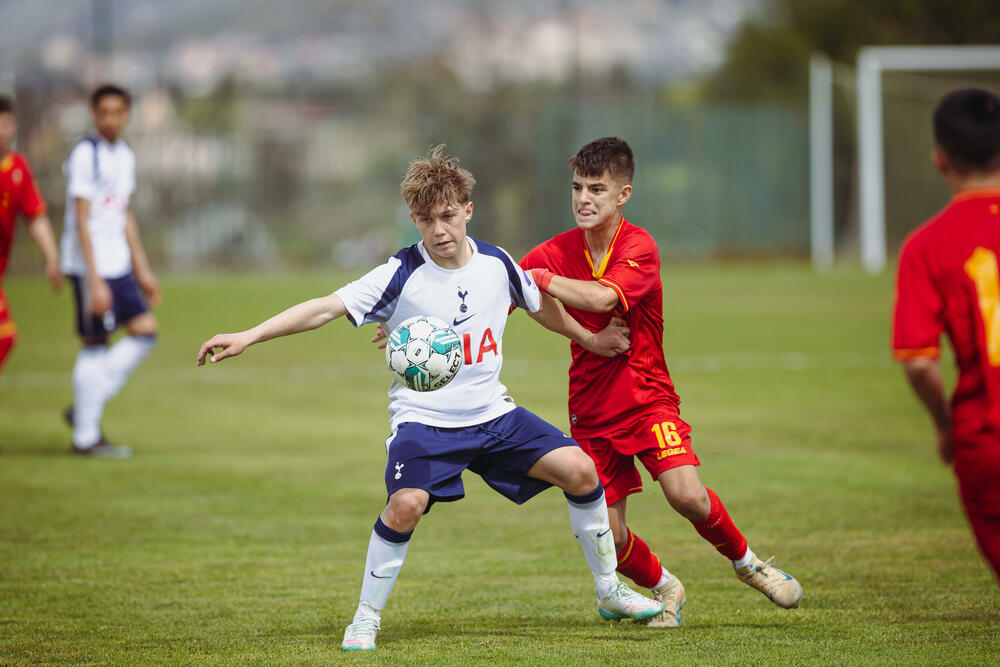 <p>Selekcije Crne Gore i Slovenije do 14 godina, ali i Totenhema, Intera, Aston Vile, Partizana, Vulverhemptona i Antverpena, uveličali su događaj</p>