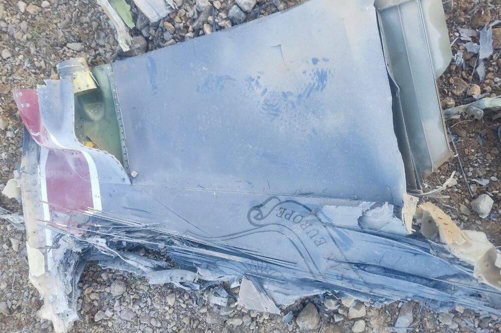 Navodno dio oborenog aviona, Foto: Reuters