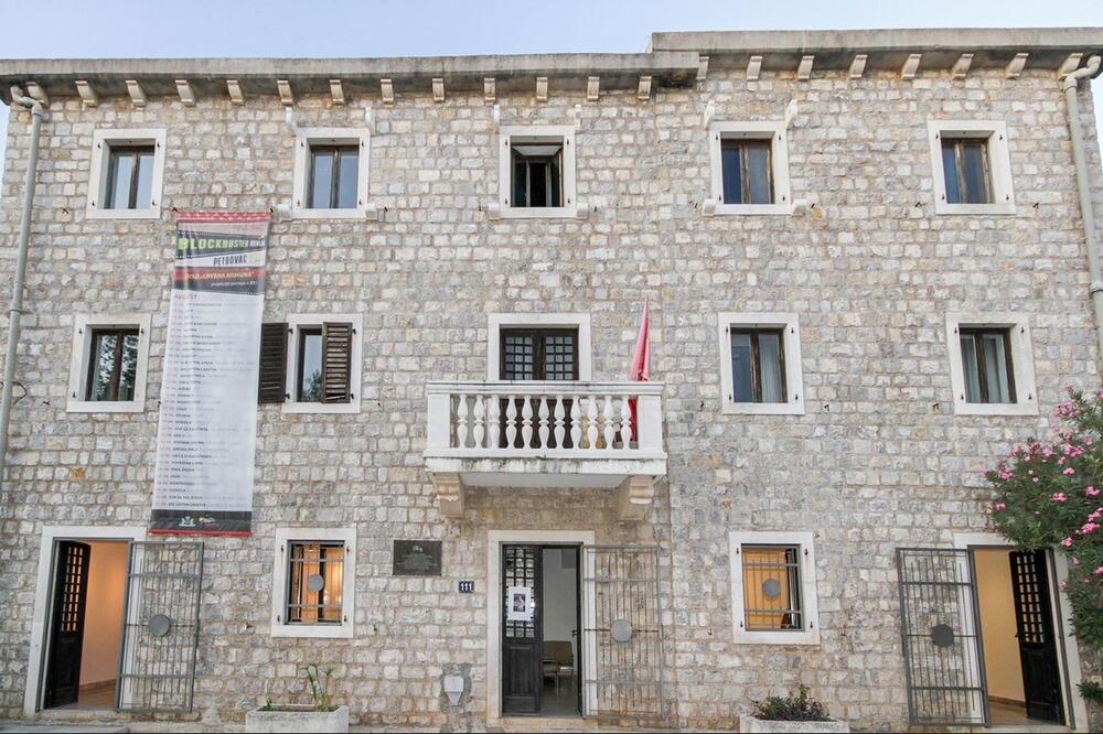 Spomen dom Crvena komuna, Foto: Muzeji i galerije