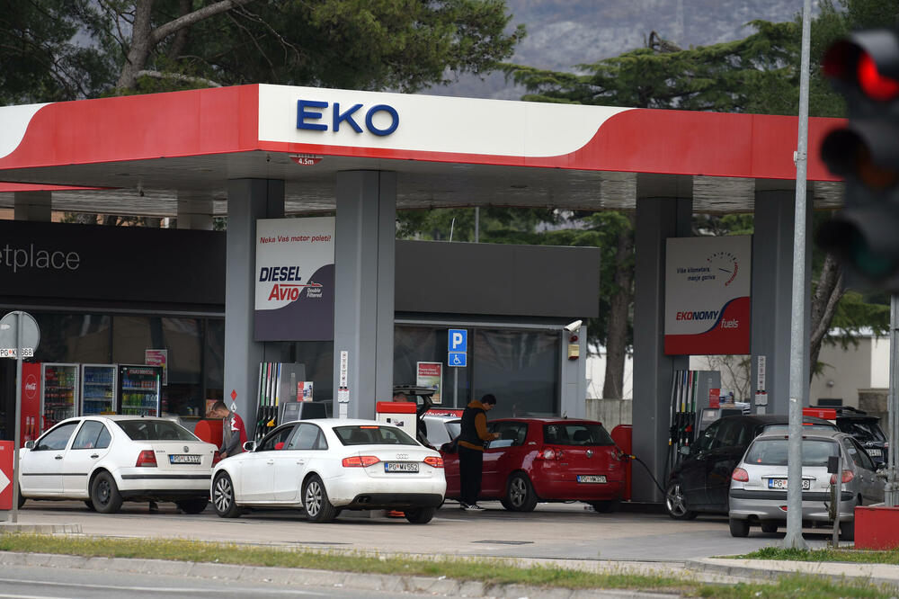 Da nisu smanjene akcize, dizel bi već bio preko dva eura, Foto: BORIS PEJOVIC