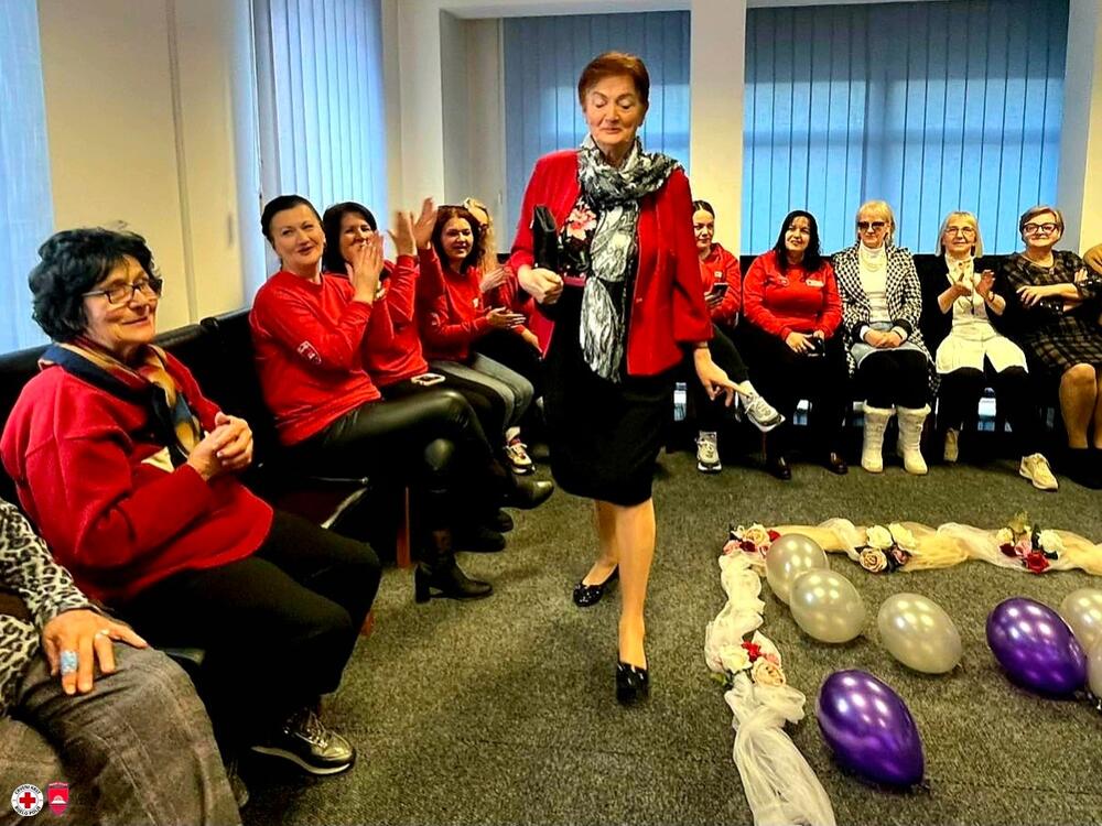 Modna revija u Bijelom Polju okupila korisnike Kluba starijih...