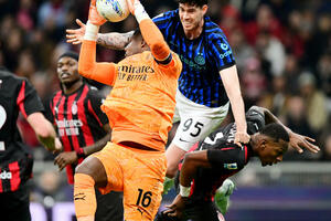 Debakl &bdquo;azura&rdquo; bacio sjenku na ključno kolo