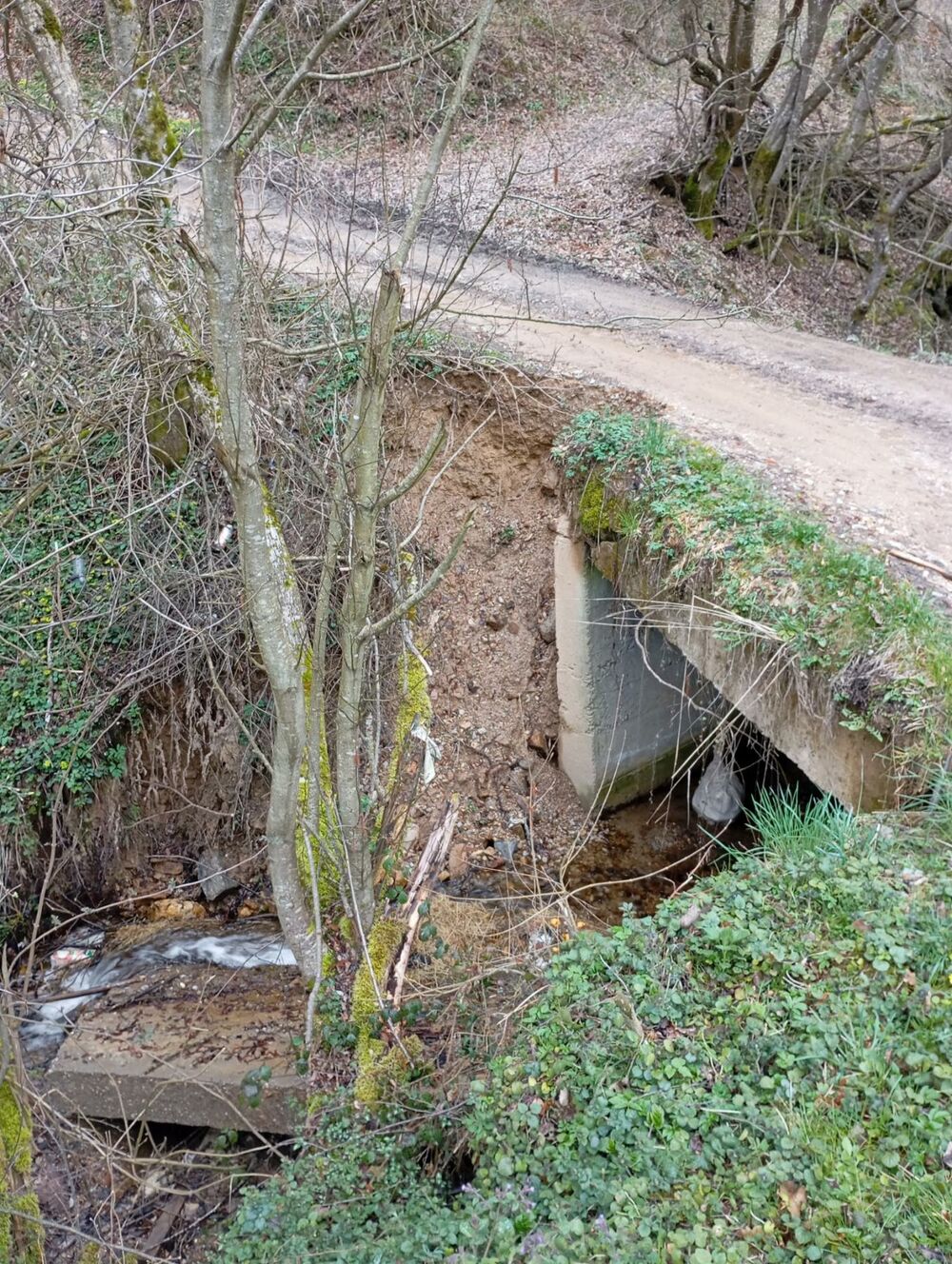 Bijelo Polje: Urušen betonski most na Lipničkom potoku