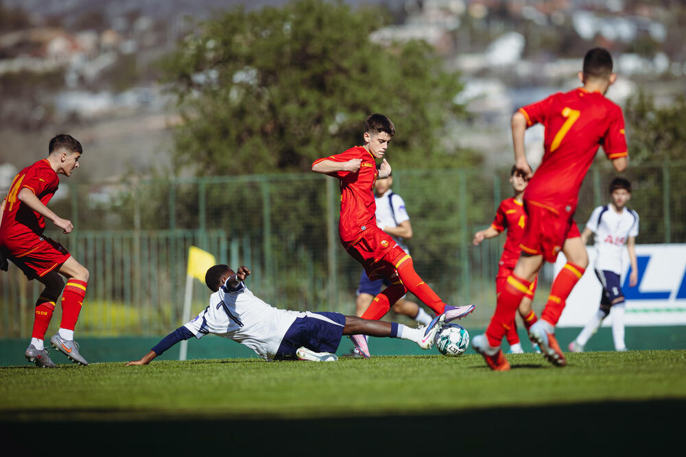 <p>Emotivno je bilo u minula dva dana na Kampu FSCG</p>