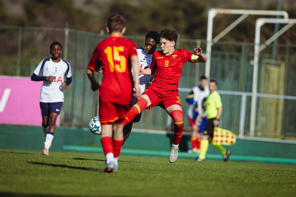 <p>Emotivno je bilo u minula dva dana na Kampu FSCG</p>