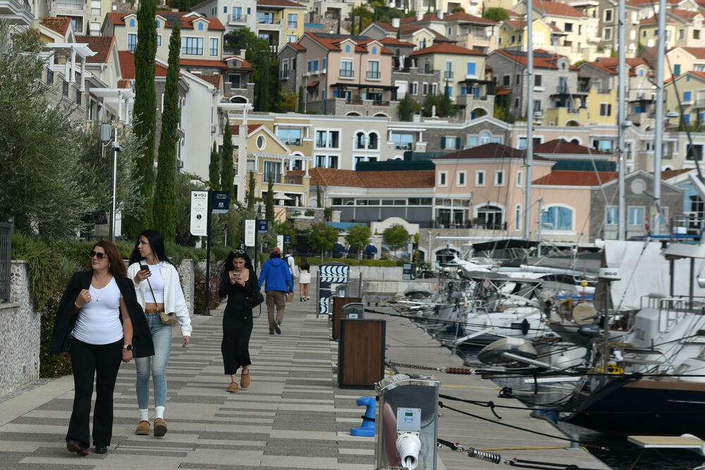 U elitno turističko-stambeno naselje do sada uloženo 700 miliona: Luštica, Foto: BORIS PEJOVIC