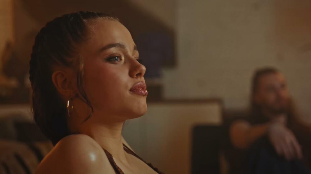 Šajlo Džoli u spotu K-pop pjevačice Dayoung