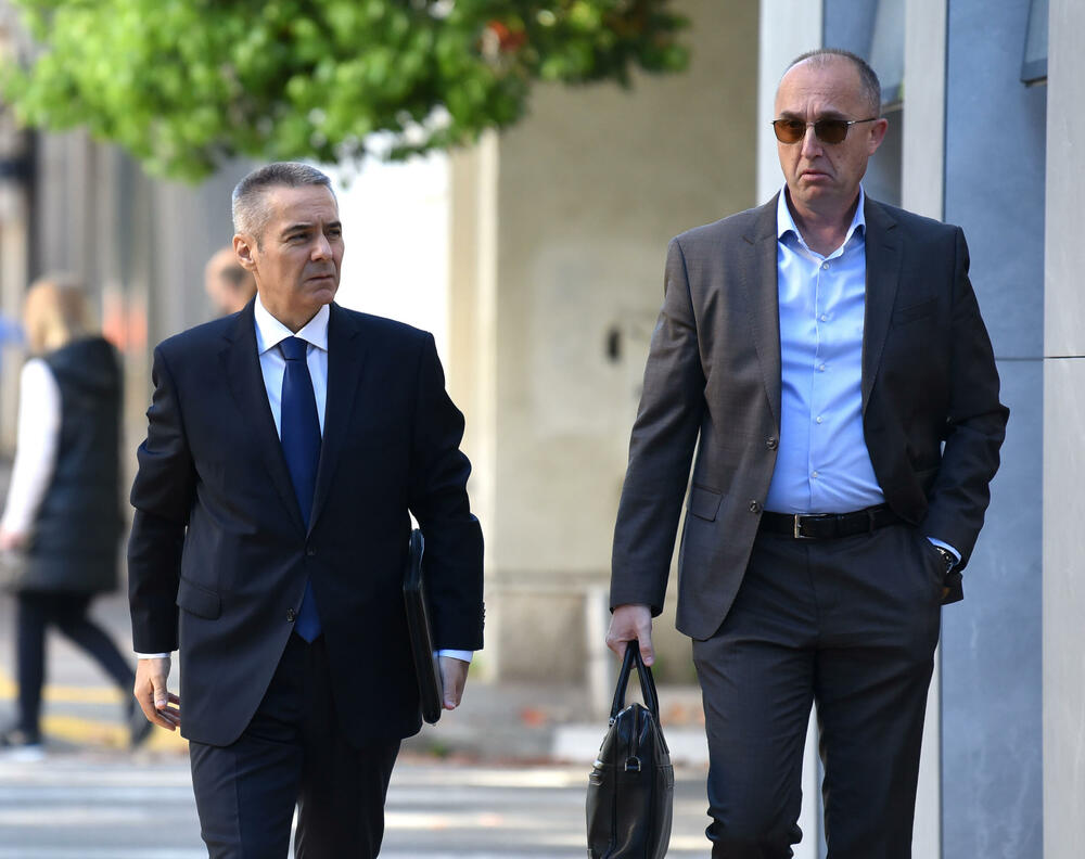 <p>Odbrana na prethodnom ročištu glavnog pretresa prigovorila da se radi o fotokopijama, sa čime se saglasio i sud</p>