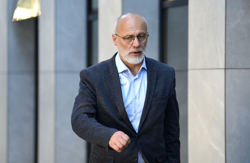 <p>Odbrana na prethodnom ročištu glavnog pretresa prigovorila da se radi o fotokopijama, sa čime se saglasio i sud</p>