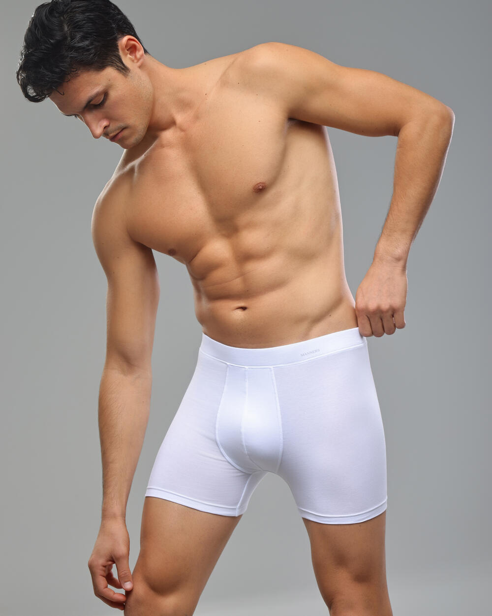 <p>Postoje komadi koje biramo za posebne prilike, ali i oni kojima se uvijek vraćamo. Upravo takvu ulogu ima <strong><em>Alma Ras BASIC linija donjeg veša</em></strong>, diskretna, jednostavna i pouzdana osnova svakodnevne udobnosti.</p>