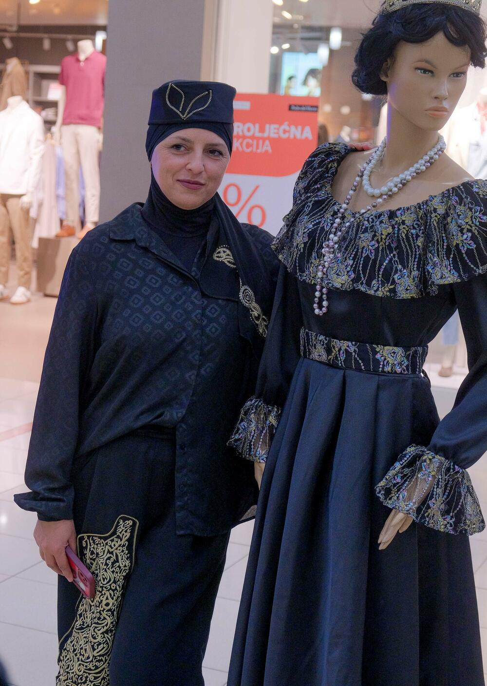 <p>"Lik i djelo Jelene Petrović Savojske nadilaze vrijeme, granice i uloge koje joj je istorija dodijelila. Rođena kao crnogorska princeza, a živjela kao italijanska kraljica, Jelena je bila mnogo više od titule", riječi su Srđana Lubarde, predsjednika Modne komore Crne Gore koja organizuje crnogorsku Nedjelju mode</p>