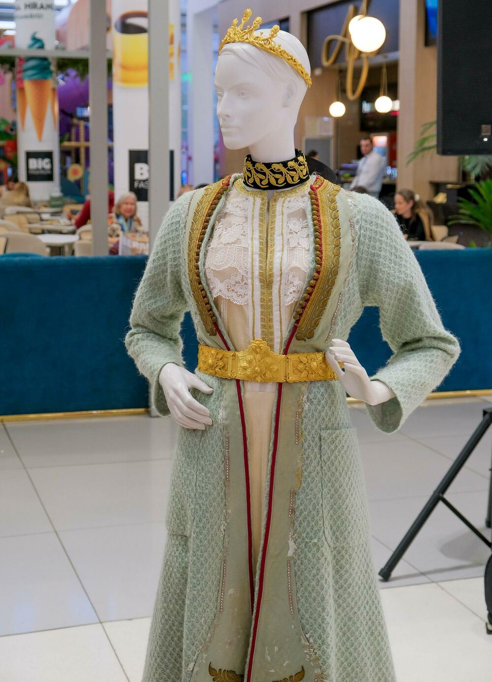 <p>"Lik i djelo Jelene Petrović Savojske nadilaze vrijeme, granice i uloge koje joj je istorija dodijelila. Rođena kao crnogorska princeza, a živjela kao italijanska kraljica, Jelena je bila mnogo više od titule", riječi su Srđana Lubarde, predsjednika Modne komore Crne Gore koja organizuje crnogorsku Nedjelju mode</p>